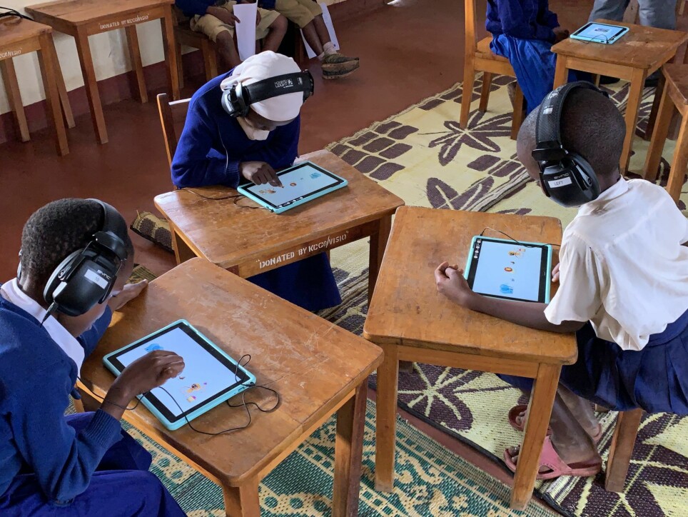 The project ‘I hear you’, are carried out in Tanzania. Here, researchers are using games technology and adapted headphones to screen people for hearing problems.