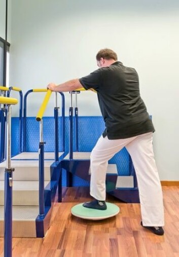 Hjerneslag er den vanligste årsaken til uførhet i Norge, og hvert år rammes 15.000 nordmenn. Mye kan gjøres for å sikre en god rehabilitering av denne pasientgruppen, mener forskere. (Foto: Giovanni Burlini, Microstock) Hjerneslag er den vanligste årsaken til uførhet i Norge, og hvert år rammes 15.000 nordmenn. Mye kan gjøres for å sikre en god rehabilitering av denne pasientgruppen, mener forskere. (Foto: Giovanni Burlini, Microstock)