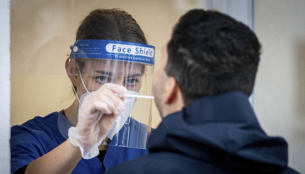 Det antas å være sjeldent at man kan bli smittet med koronavirus på nytt, men det finnes bekreftede tilfeller i Hongkong, Belgia og Ecuador. Det antas å være sjeldent at man kan bli smittet med koronavirus på nytt, men det finnes bekreftede tilfeller i Hongkong, Belgia og Ecuador.