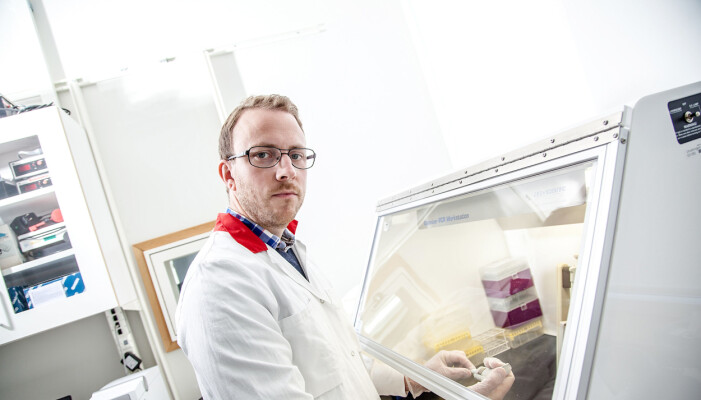 - Vi kan så å si få frem biologiske øyenvitner ved å undersøke DNA-et til en mistenkt gjerningsmann, sier forsker på rettsmedisinsk genetikk Andreas Tillmar ved Universitetet i Linköping. - Vi kan så å si få frem biologiske øyenvitner ved å undersøke DNA-et til en mistenkt gjerningsmann, sier forsker på rettsmedisinsk genetikk Andreas Tillmar ved Universitetet i Linköping.