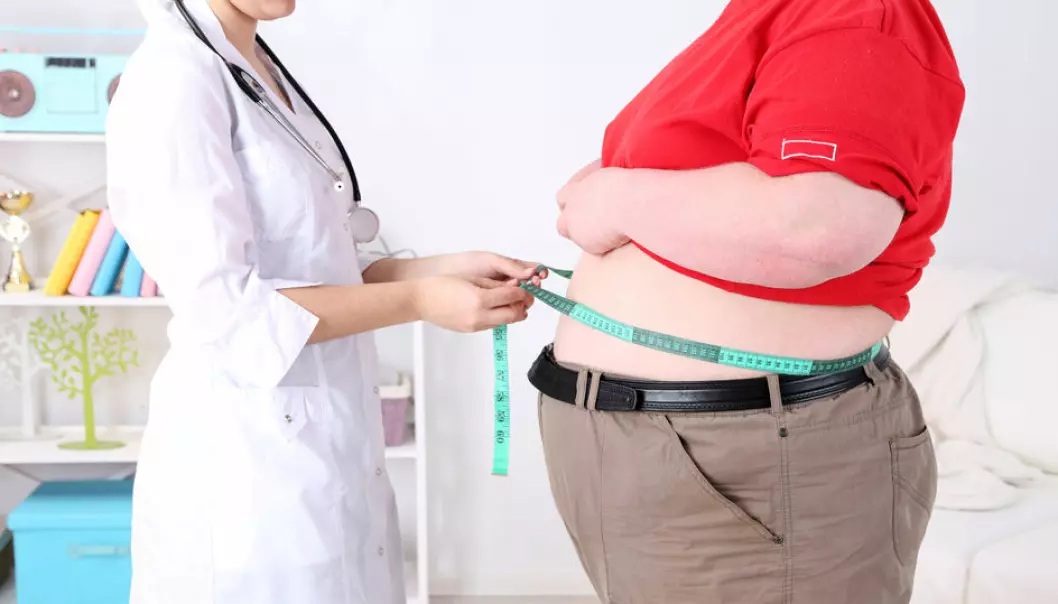 Avliver fedme-paradoks – overvektige dør oftere av slag