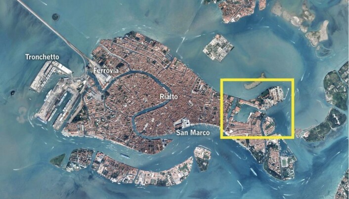 I det lenge forfalne Arsenal-området inne i Venezia er en rekke eldre bygninger nå blitt satt i stand. Her skal elementer i MOSE bli vedlikeholdt. I Arsenal er det også bygd et kontrollsenter for hele systemet. I det lenge forfalne Arsenal-området inne i Venezia er en rekke eldre bygninger nå blitt satt i stand. Her skal elementer i MOSE bli vedlikeholdt. I Arsenal er det også bygd et kontrollsenter for hele systemet.