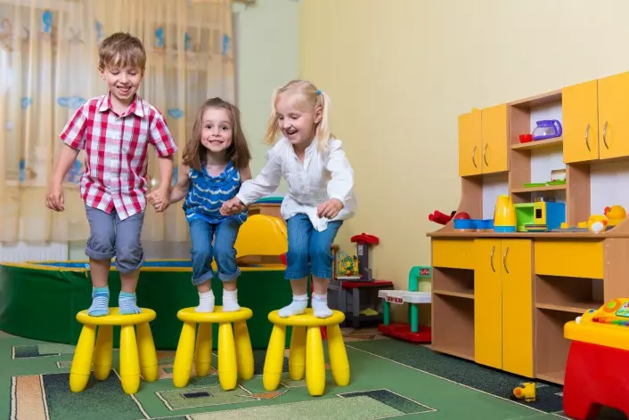 Barn som leker skaper nye rom. (Foto: Petro Feketa/Scanpix)
