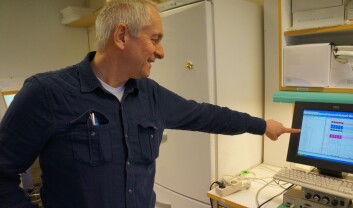 På skjermen viser Torkjel Tveita frem hvordan et sunt slagvolum ser ut. Foreløpig er rotta fortsatt i trykkammeret. (Foto: Hanne Jakobsen) På skjermen viser Torkjel Tveita frem hvordan et sunt slagvolum ser ut. Foreløpig er rotta fortsatt i trykkammeret. (Foto: Hanne Jakobsen)