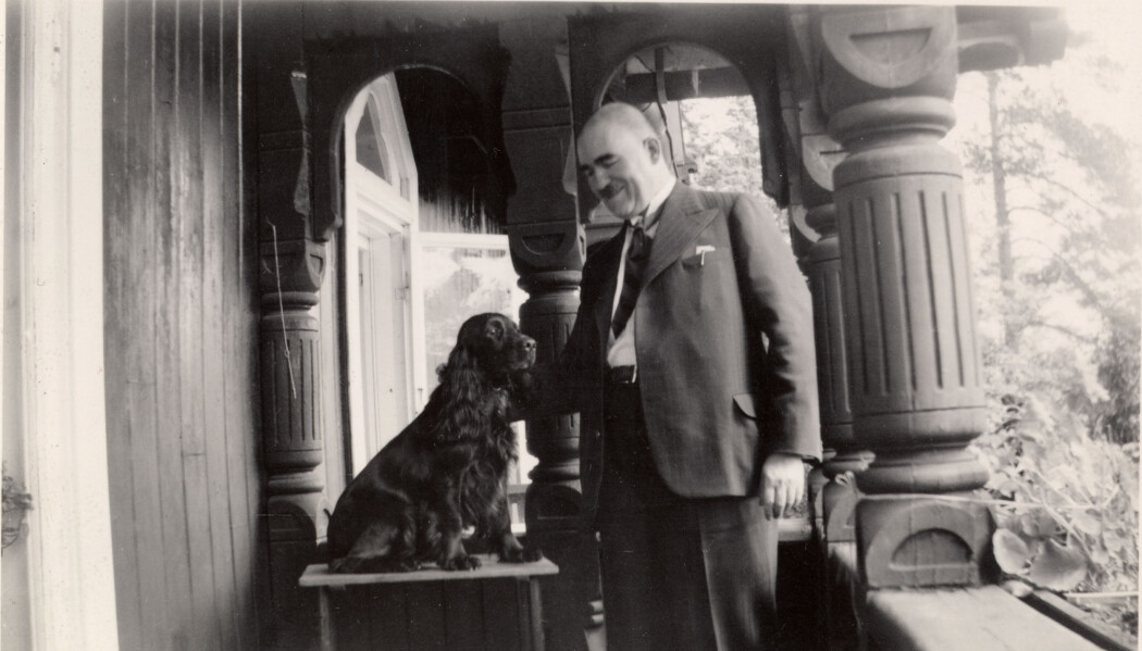 Goldschmidt fotografert i 1938. Bare noen år senere ble han i siste øyeblikk reddet fra Hitlers konsentrasjonsleire. Goldschmidt fotografert i 1938. Bare noen år senere ble han i siste øyeblikk reddet fra Hitlers konsentrasjonsleire.