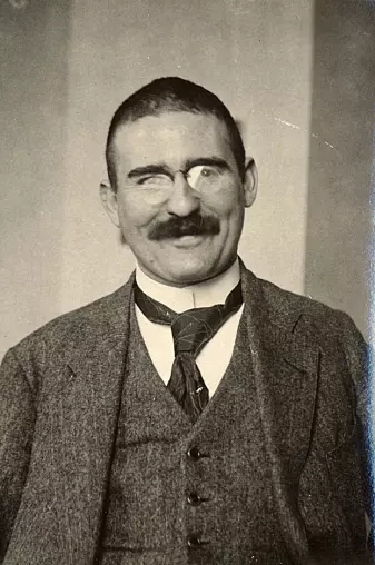 Victor Moritz Goldschmidt som ung forsker rundt 1920.