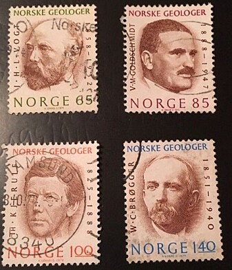 Goldschmidt er i liten grad minnet her i Norge. Men i 1974 var han en av de store norske geologene som prydet norske frimerker. Goldschmidt er i liten grad minnet her i Norge. Men i 1974 var han en av de store norske geologene som prydet norske frimerker.