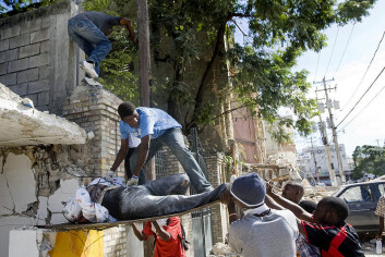 Minst 100 000 mennesker mistet livet i jordskjelvet i Haiti. To år senere sliter landet fortsatt med gjenoppbyggingen. Ikke et sted for homeopater, mener etikeren David Shaw. (Foto: Marco Dormino/FN) Minst 100 000 mennesker mistet livet i jordskjelvet i Haiti. To år senere sliter landet fortsatt med gjenoppbyggingen. Ikke et sted for homeopater, mener etikeren David Shaw. (Foto: Marco Dormino/FN)