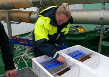 Vannprøver samles opp systematisk under fordelingsforsøket. (Foto: Randi Grøntvedt) Vannprøver samles opp systematisk under fordelingsforsøket. (Foto: Randi Grøntvedt)