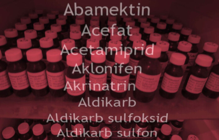 Disse standardprøvene inneholder kjente mengder av 320 forskjellige plantevernmidler som Bioforsk Plantehelse analyserer mengden av i blant annet frukt og grønnsaker. (Foto: Arnfinn Christensen, forskning.no) Disse standardprøvene inneholder kjente mengder av 320 forskjellige plantevernmidler som Bioforsk Plantehelse analyserer mengden av i blant annet frukt og grønnsaker. (Foto: Arnfinn Christensen, forskning.no)
