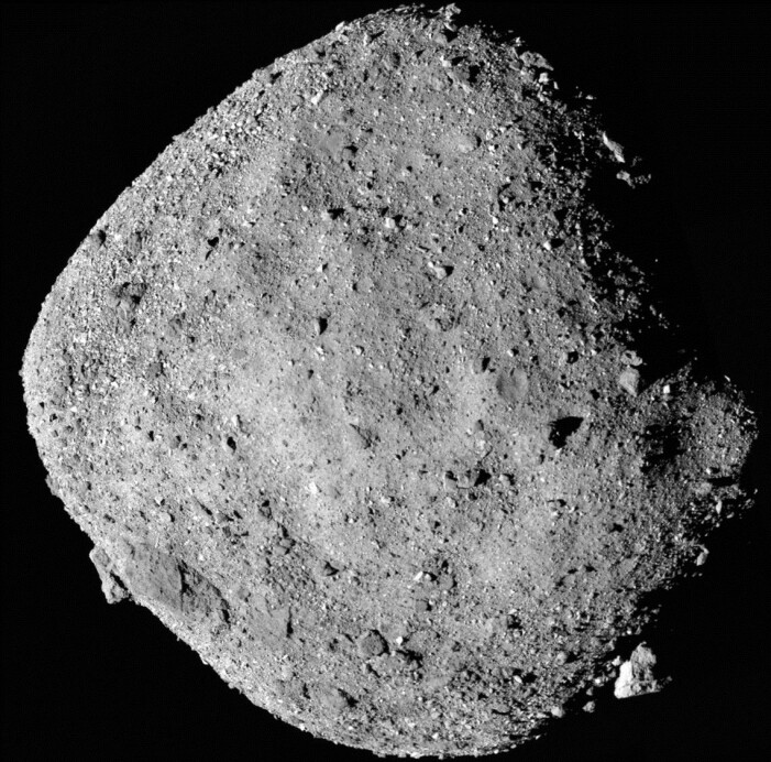 Asteroiden Bennu sett fra sonden. Bildet er satt sammen av flere mindre bilder Asteroiden Bennu sett fra sonden. Bildet er satt sammen av flere mindre bilder