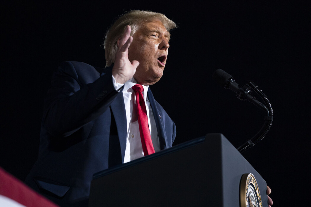 Det er vanskelig å forestille seg en mer unorsk personlighet enn den brautende Donald Trump, mener en av de amerikanske forskerne vi har snakket med. Han tror mange nordmenn finner Trump direkte frastøtende. Her fra et valgmøte i Nord-Carolina 21. oktober. Det er vanskelig å forestille seg en mer unorsk personlighet enn den brautende Donald Trump, mener en av de amerikanske forskerne vi har snakket med. Han tror mange nordmenn finner Trump direkte frastøtende. Her fra et valgmøte i Nord-Carolina 21. oktober.