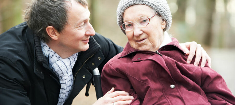 Eldre menn og kvinner er ofte mottakere av uformell hjelp, men de er også svært aktive i å hjelpe andre. Colourbox.com