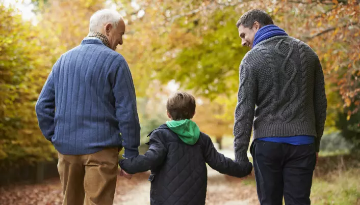 Det kan være farlig for eldre å bo sammen med yngre under koronaen, viser svensk forskning