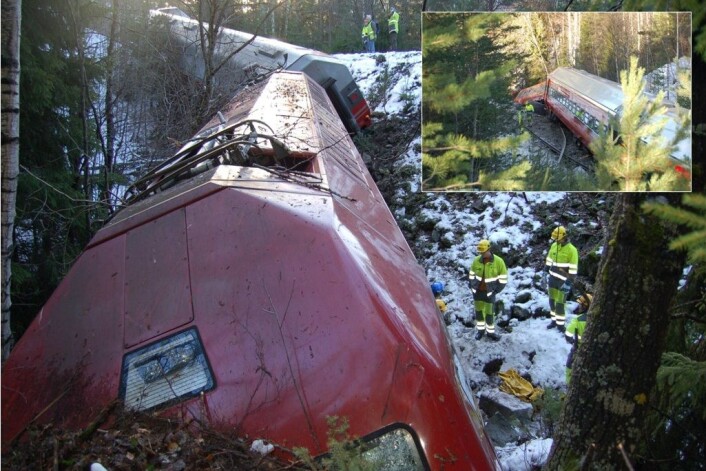 Det er kraftige krefter i sving når et tog krasjer. Løs bagasje kan være farlig. Her fra en avsporing ved Flå, 6. november 2006. Bare flaks hindret at liv gikk tapt, mente Havarikommisjonen. (Foto: Havarikommisjonen) Det er kraftige krefter i sving når et tog krasjer. Løs bagasje kan være farlig. Her fra en avsporing ved Flå, 6. november 2006. Bare flaks hindret at liv gikk tapt, mente Havarikommisjonen. (Foto: Havarikommisjonen)