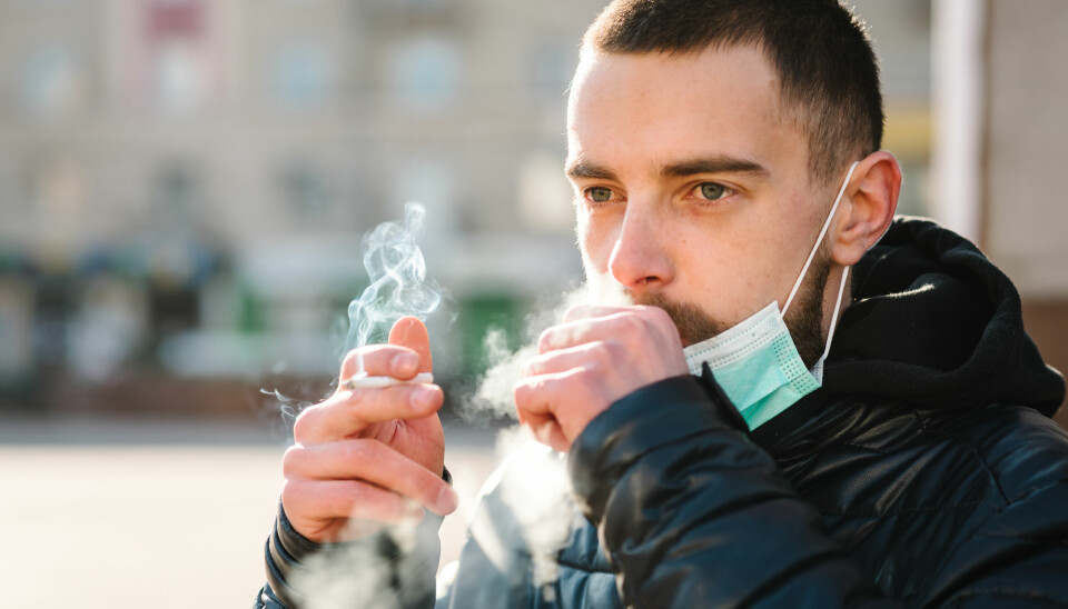 De første studiene fra Kina sprikte: Noen tydet på at røykere sjeldnere fikk covid-19, mens andre viste at de ble hardere rammet.