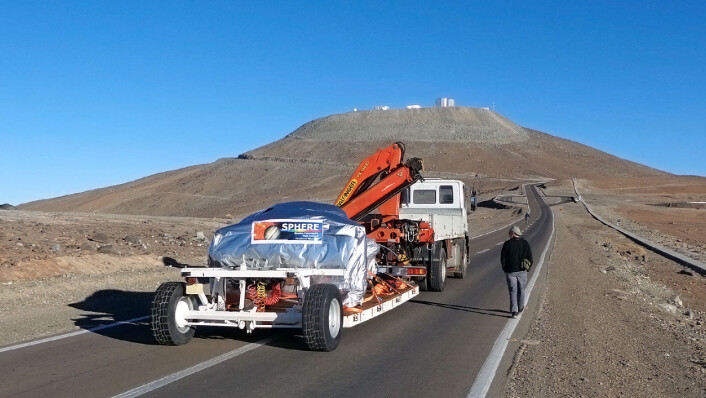 SPHERE-instrumentet under siste del av reisen opp til VLT ved ESOs Paranal-observatorium i Chile. (Foto: ESO/J.-L. Lizon) SPHERE-instrumentet under siste del av reisen opp til VLT ved ESOs Paranal-observatorium i Chile. (Foto: ESO/J.-L. Lizon)