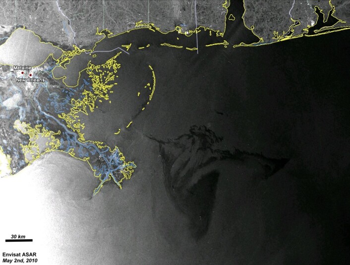Envisats radarbilde av oljekatastrofen, tatt 2. mai kl. 05:45 (Foto: ESA) Envisats radarbilde av oljekatastrofen, tatt 2. mai kl. 05:45 (Foto: ESA)
