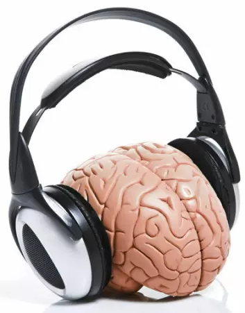 Hjernen kan like en melodi så godt at den spiller den igjen og igjen. (Foto: Colourbox)
