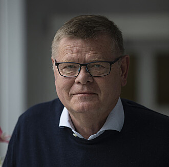 Professor Ørjan Olsvik mener at å gå knask eller knep ikke utgjør en veldig stor smitterisiko. Han er mer bekymret for julebordsesongen. Professor Ørjan Olsvik mener at å gå knask eller knep ikke utgjør en veldig stor smitterisiko. Han er mer bekymret for julebordsesongen.