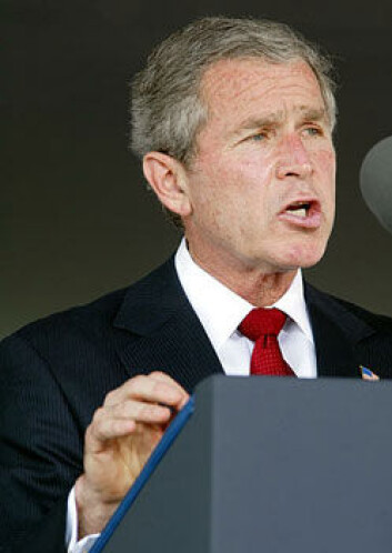 Tidligere president George W. Bush argumenterte for at å investere i karbonfangst ville gi jobber til amerikanere. Tidligere president George W. Bush argumenterte for at å investere i karbonfangst ville gi jobber til amerikanere.