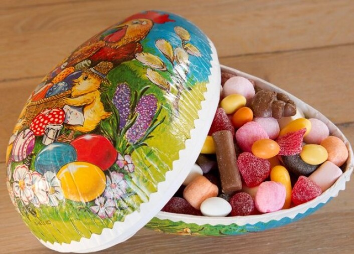 Et velfylt påskeegg er ufarlig for helsen. Men for mye sukker over tid, kan fortrenge viktig matinntak. (Foto: Scanpix) Et velfylt påskeegg er ufarlig for helsen. Men for mye sukker over tid, kan fortrenge viktig matinntak. (Foto: Scanpix)
