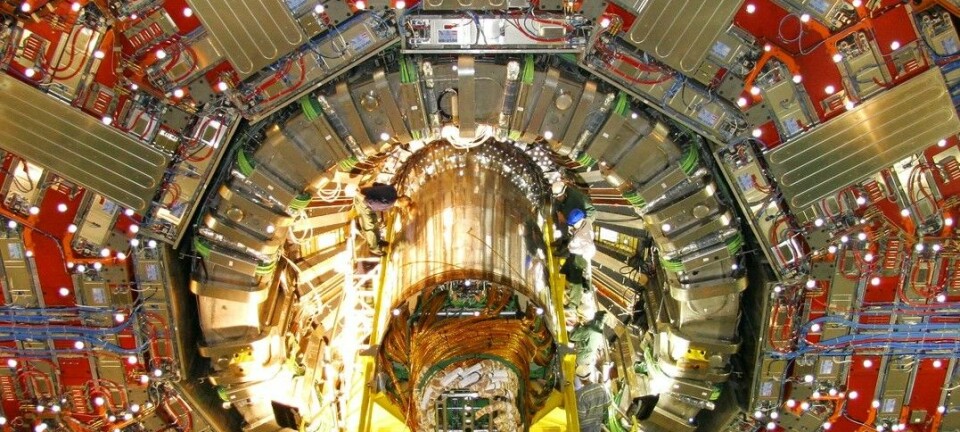 Fra installeringene av en av detektorene på LHC ved CERN. Bildet ble tatt i desember 2007. (Foto: Michael Hoch/CERN)
