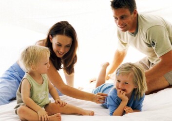 Far er for dårlig inkludert i det kommunale tjenestetilbudet. Dette kan løses ved at tilbud rettes mot familien som helhet heller enn mot det enkelte familiemedlem, mener Paal Rasmussen. (Illustrasjonsfoto: www.colourbox.no) Far er for dårlig inkludert i det kommunale tjenestetilbudet. Dette kan løses ved at tilbud rettes mot familien som helhet heller enn mot det enkelte familiemedlem, mener Paal Rasmussen. (Illustrasjonsfoto: www.colourbox.no)