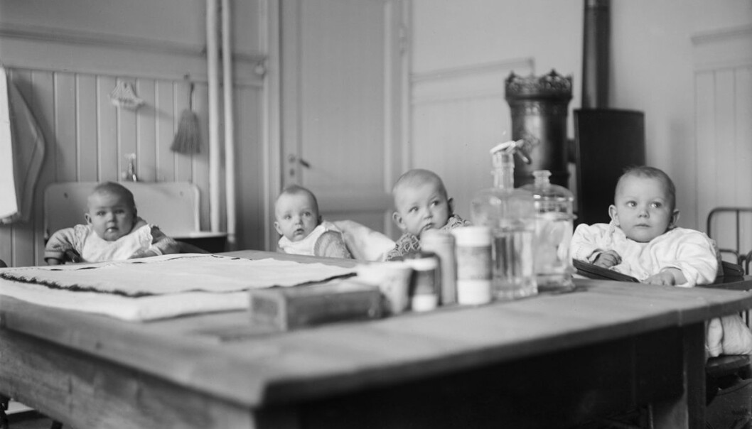 Tøyenkirken barnekrybbe 1930: Barnekrybbene var for de minste barna. Tøyenkirken barnekrybbe 1930: Barnekrybbene var for de minste barna.