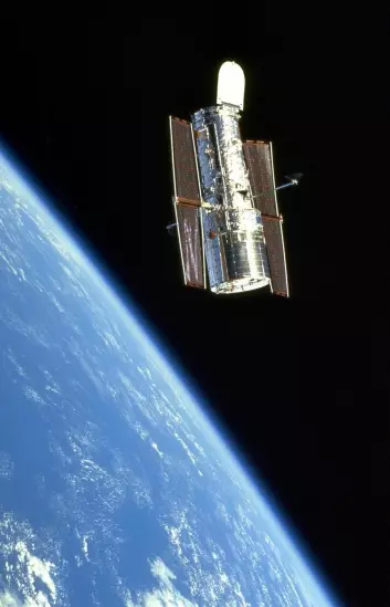 Romteleskopet Hubble går i bane rundt jorden. (Foto: NASA/ESA)