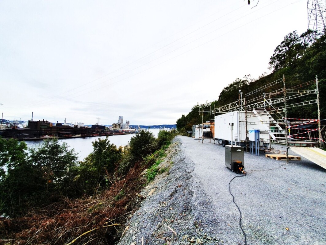 Et av målestedene ved Herøya i Porsgrunn, hvor metaller, nedfallsstøv og svevestøv ble målt samtidig i sanntid for første gang. Et av målestedene ved Herøya i Porsgrunn, hvor metaller, nedfallsstøv og svevestøv ble målt samtidig i sanntid for første gang.