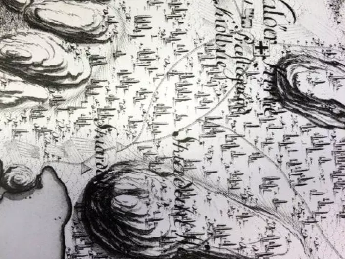 Tom Schmidt har gamle kart fra Hvaler, tegnet av tyske offiserer på 1700-tallet. Her er Hvaler stavet Walöer.  Stedsnavnforskeren Oluf Rygh bidro til å gjenfornorske kontinentale skrivemåter i norske stedsnavn. (Foto: Marianne Nordahl)