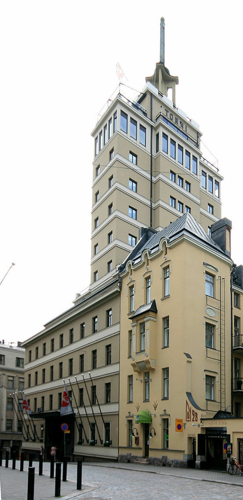 Da Hotel Torni ble bygget i 1931 var det Finlands høyeste bygg med sine 13 etasjer og 60 meter. (Foto: Mahlum/Wikimedia Commons)
