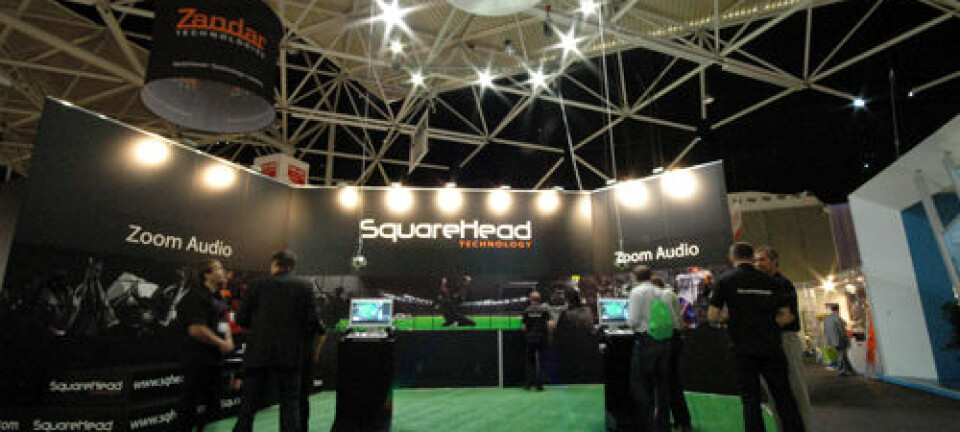 Squarehead Technology lager avanserte systemer for lydovervåking. Tallerken i taket inneholder et stort antall mikrofoner som kan brukes til å retningsbestemme lydkilder. Squarehead Technology