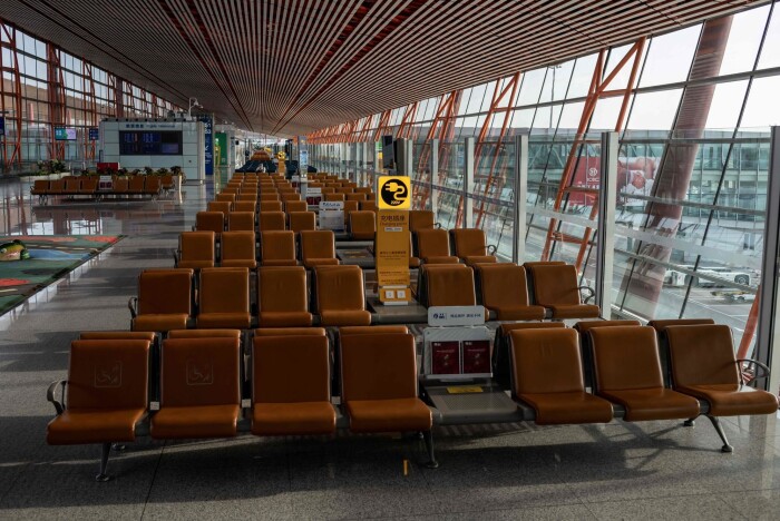 Det er ikke mange som reiser via Beijings internasjonale flyplass nå under koronakrisen. Det er ikke mange som reiser via Beijings internasjonale flyplass nå under koronakrisen.