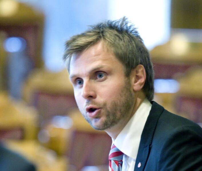 - Jeg mener vi ikke kan leve med at folk skal måtte forholde seg til så mange ansatte i løpet av en så kort periode, sier Torgeir Micaelsen. (Foto: Scanpix, Bjørn Sigurdsøn) - Jeg mener vi ikke kan leve med at folk skal måtte forholde seg til så mange ansatte i løpet av en så kort periode, sier Torgeir Micaelsen. (Foto: Scanpix, Bjørn Sigurdsøn)