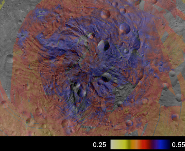 Dette kartet fra Vestas sydpol er laget ut fra data som romsonden Dawn har samlet. De lilla områdene inneholder mineralet pyroksen. Disse kommer fra Vestas indre, etter en kollisjon med en kjempemeteor for rundt en milliard år siden. (Foto: (Bilde: NASA/JPL-Caltech/UCLA/INAF))
