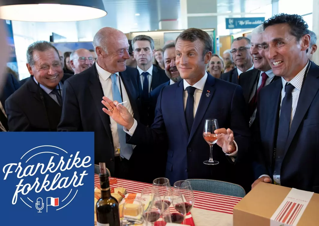 Vin er big business i Frankrike. Her er president Macron på besøk hos vinprodusenter i 2019.