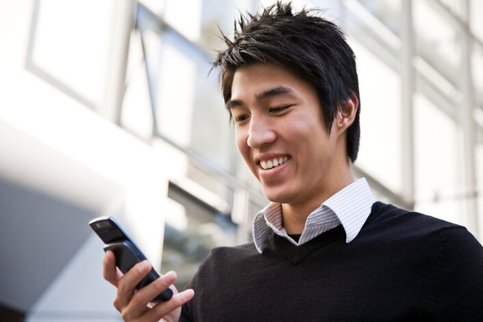 Flere kan allerede snakke med mobilen sin. (Foto: Shutterstock) Flere kan allerede snakke med mobilen sin. (Foto: Shutterstock)
