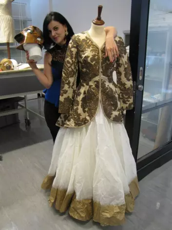 En kjole av designeren Samant Chauhan, som blir å se på utstillingen på Kulturhistorisk museum, basert på Tereza Kuldovas arbeid. Chauhan, som er kjent som en sosialt bevisst designer, kommer på åpningen, 13.september. (Foto: Marianne Nordahl)