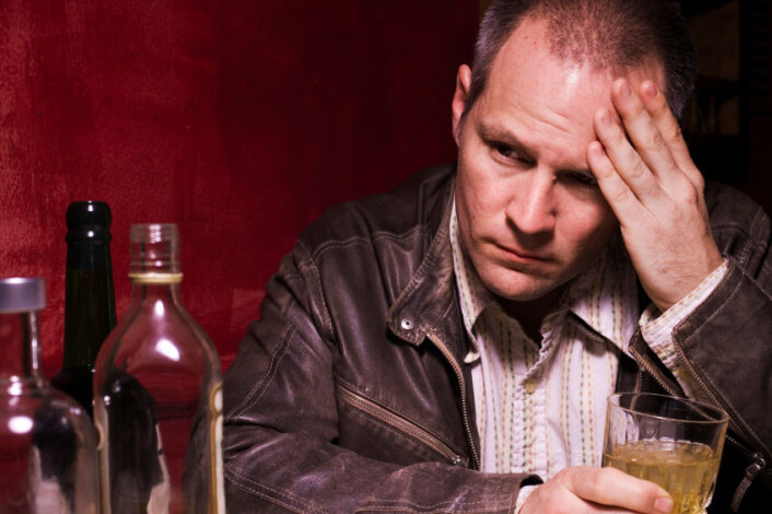 Alkoholavhengighet handler ikke bare om viljestyrke, men også genetisk sårbarhet. (Foto: iStockphoto) Alkoholavhengighet handler ikke bare om viljestyrke, men også genetisk sårbarhet. (Foto: iStockphoto)