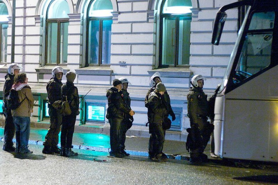 Arrestanter under de pro-palestinske opptøyene i Oslo 10. januar 2009. 200 ble arrestert, men bare ti personer ble straffedømt. (Foto: Egil Fujikawa Nes / Wikimedia Commons)