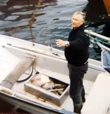 Min pappa, Svein Alm, har vært på havet og sikret familien fisk for vinteren en gang på 80-tallet.