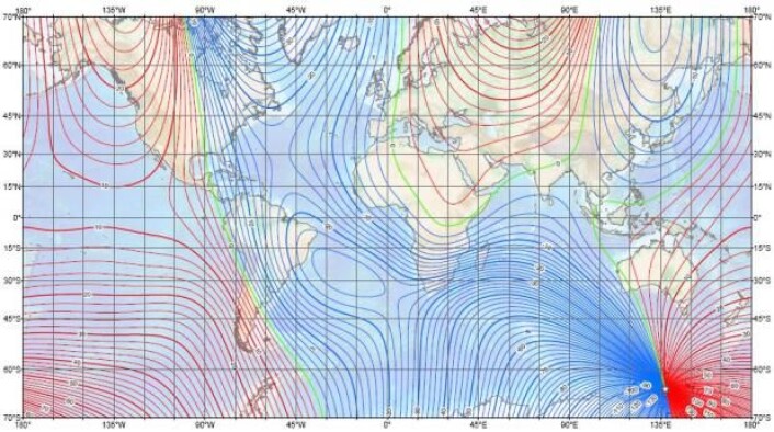 Jordens magnetfelt driver langsomt mot vest, slik at retningen mellom jordens geografiske og magnetiske nordpol endrer seg hele tiden. Kart over avviket må hele tiden oppdateres. Dette er det nyeste. (Foto: (Kart: NOAA/NESDIS/NGDC)) Jordens magnetfelt driver langsomt mot vest, slik at retningen mellom jordens geografiske og magnetiske nordpol endrer seg hele tiden. Kart over avviket må hele tiden oppdateres. Dette er det nyeste. (Foto: (Kart: NOAA/NESDIS/NGDC))