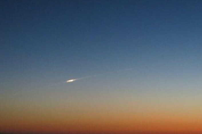 Denne lysande kula er satellitten GOCE som brenn opp over Falklandsøyene. (Foto: Bill Chater @Cheds23 /Twitter) Denne lysande kula er satellitten GOCE som brenn opp over Falklandsøyene. (Foto: Bill Chater @Cheds23 /Twitter)