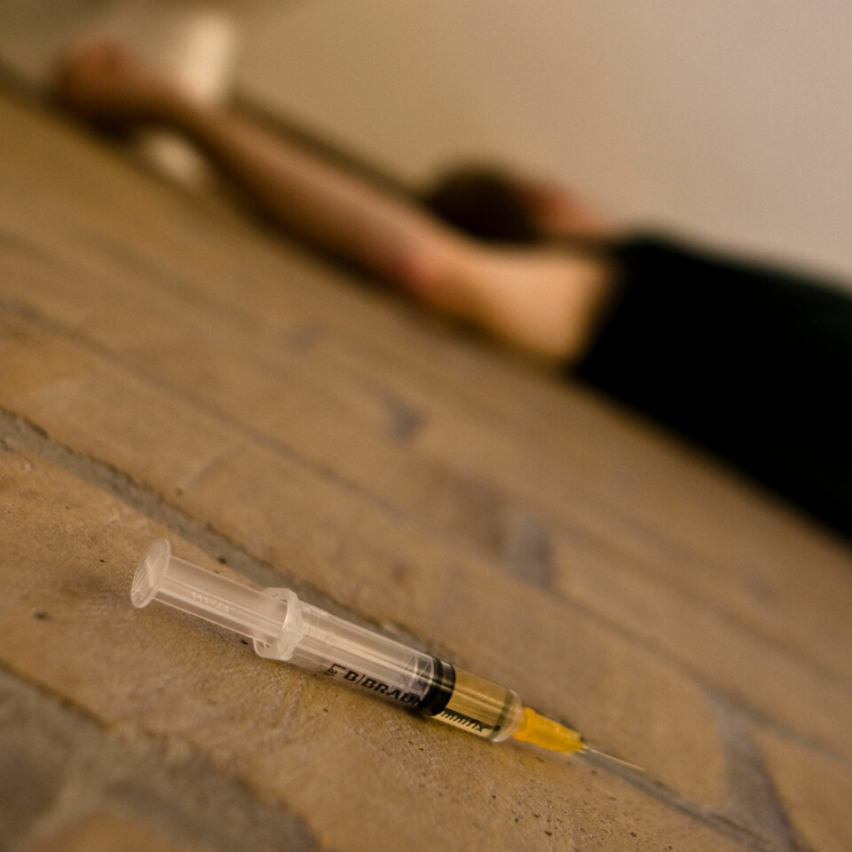 To ganger om dagen, hver dag hele året, hjelper spesialutdannet personale brukerne med heroin. (Illustrasjonsfoto: www.colourbox.com)