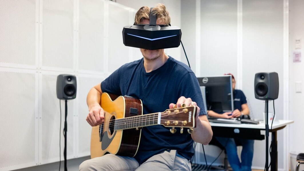 I VR-laben på Norges musikkhøgskole kan studentene øve seg på autentiske konsertsituasjoner. I VR-laben på Norges musikkhøgskole kan studentene øve seg på autentiske konsertsituasjoner.
