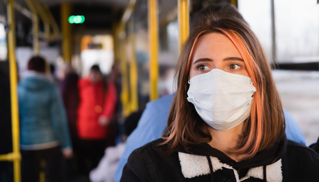 Masker og sosial distansering beskytter mot covid-19. Kanskje er det også mulig å stimulere immunsystemet til å takle sykdommen bedre? Masker og sosial distansering beskytter mot covid-19. Kanskje er det også mulig å stimulere immunsystemet til å takle sykdommen bedre?
