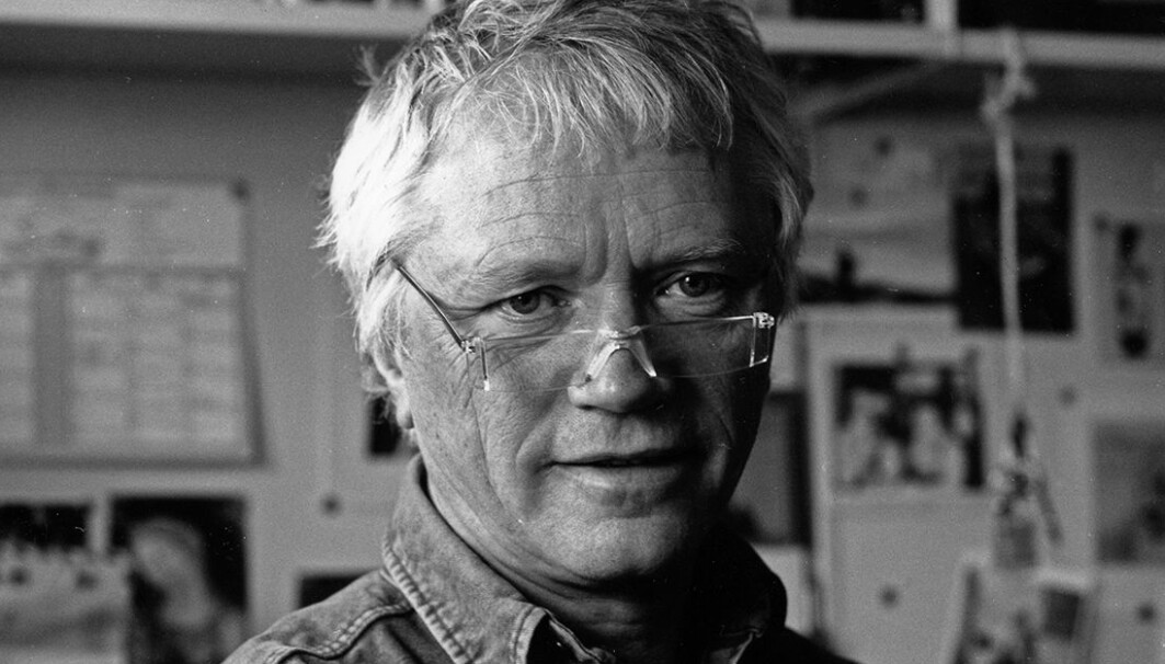 Året er 1990. Seljelid forsøker forgjeves å få kreftforskere til å sette opp kliniske studier for å teste om den fantastiske effekten på dyr også gjelder for mennesker. Året er 1990. Seljelid forsøker forgjeves å få kreftforskere til å sette opp kliniske studier for å teste om den fantastiske effekten på dyr også gjelder for mennesker.