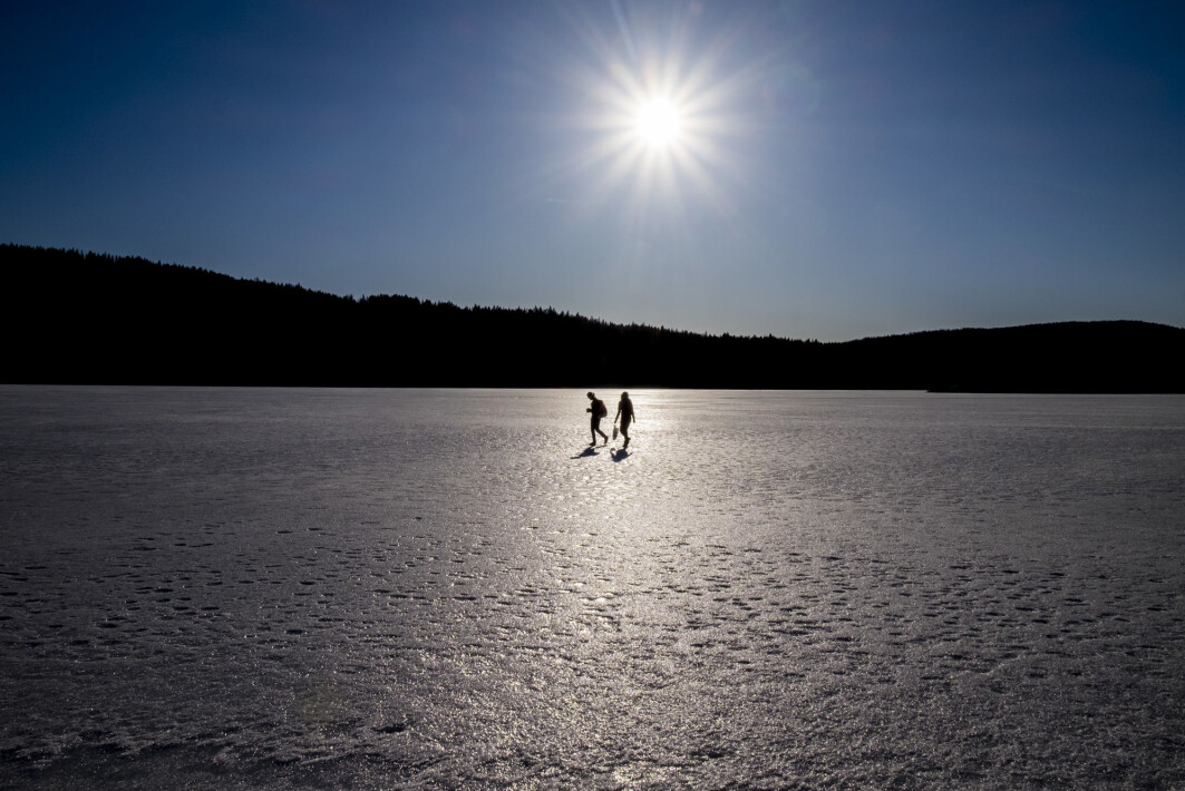Det vil bli mindre trygt å bevege seg på isen framover, også i Norge. Bildet er fra Øyungen i Nordmarka en ettermiddag i mars 2020. Det vil bli mindre trygt å bevege seg på isen framover, også i Norge. Bildet er fra Øyungen i Nordmarka en ettermiddag i mars 2020.